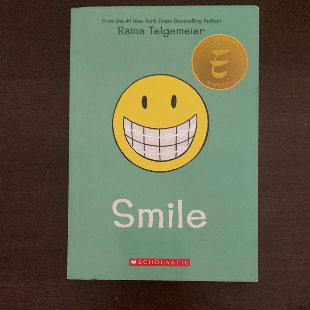 Scholastic's Smile by Raina Telgemeier - Green and Yellow Cover